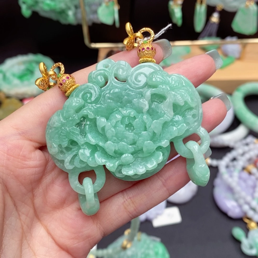 翡翠未镶嵌颈饰翡翠