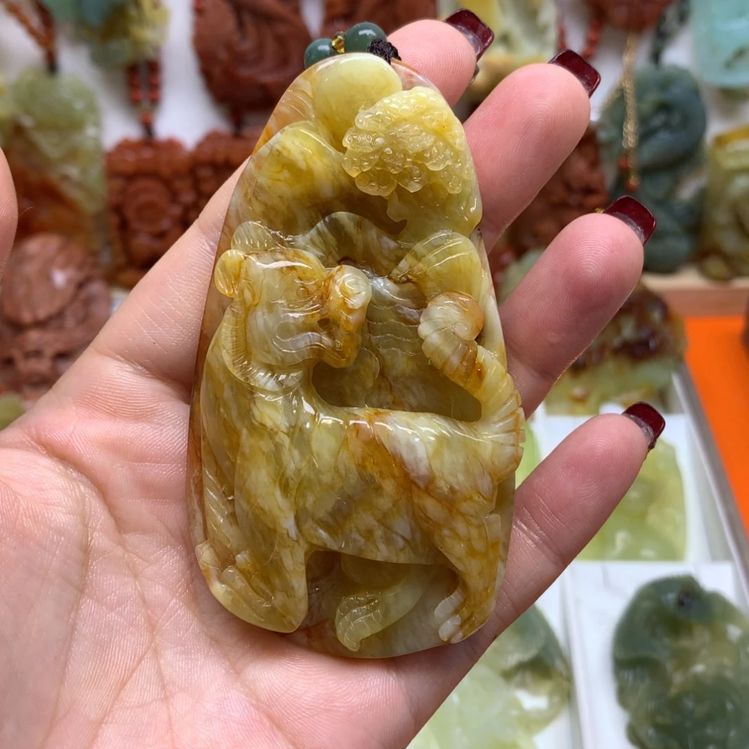 蛇纹石玉颈饰未镶嵌