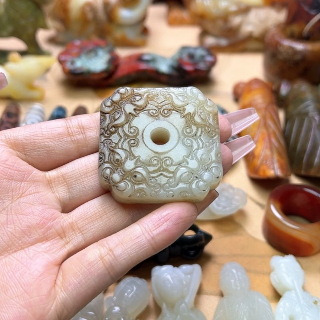 【闪购商品】蛇纹石玉颈饰未镶嵌