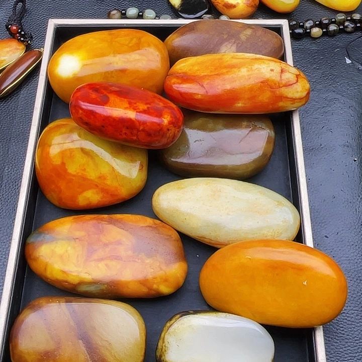 M***朱和田玉未镶嵌挂件