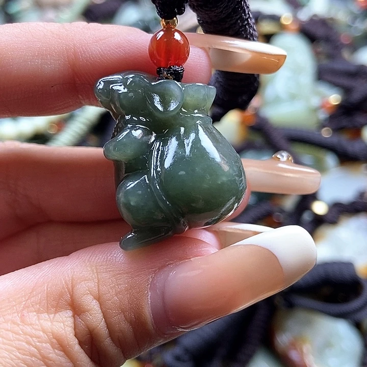 和田玉颈饰未镶嵌