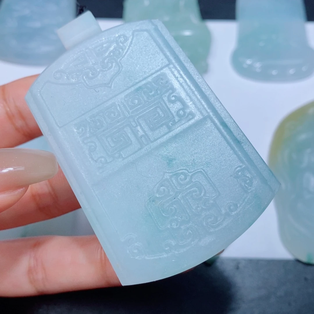 定制翡翠吊坠未镶嵌贩**生