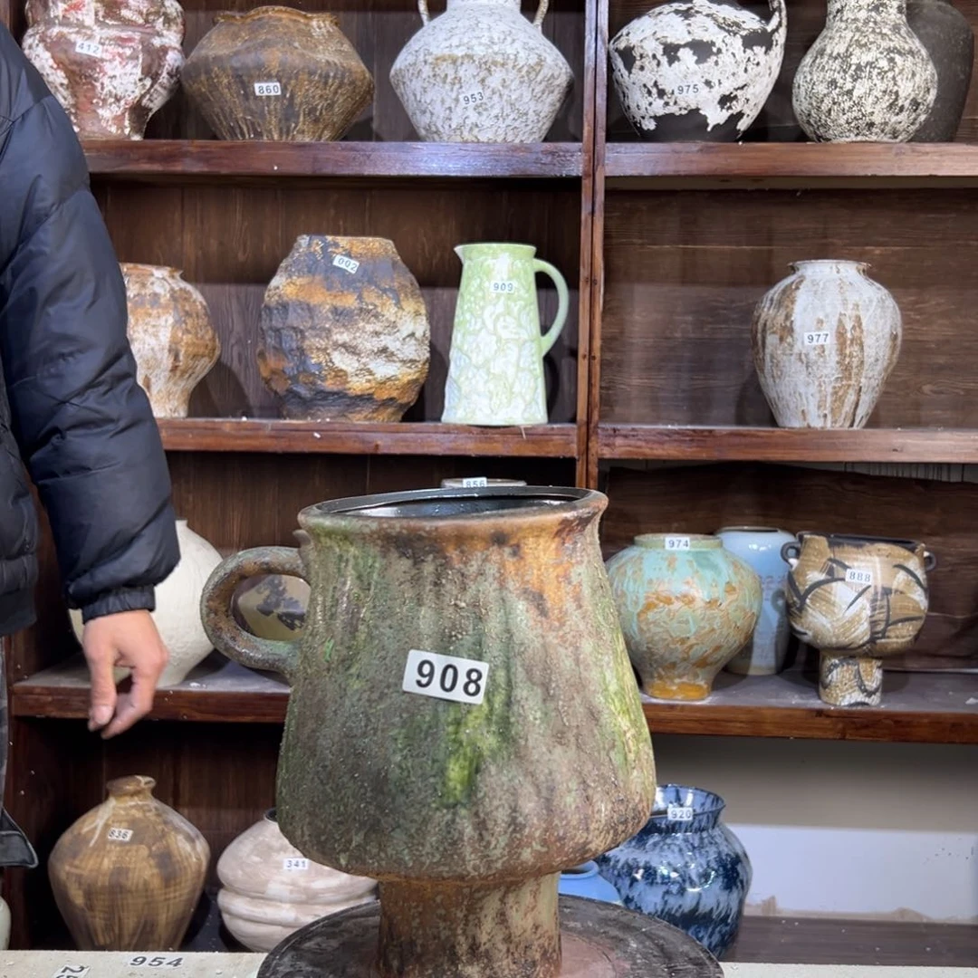 摆件908G8阿平左右的花瓶LNG加气站附近