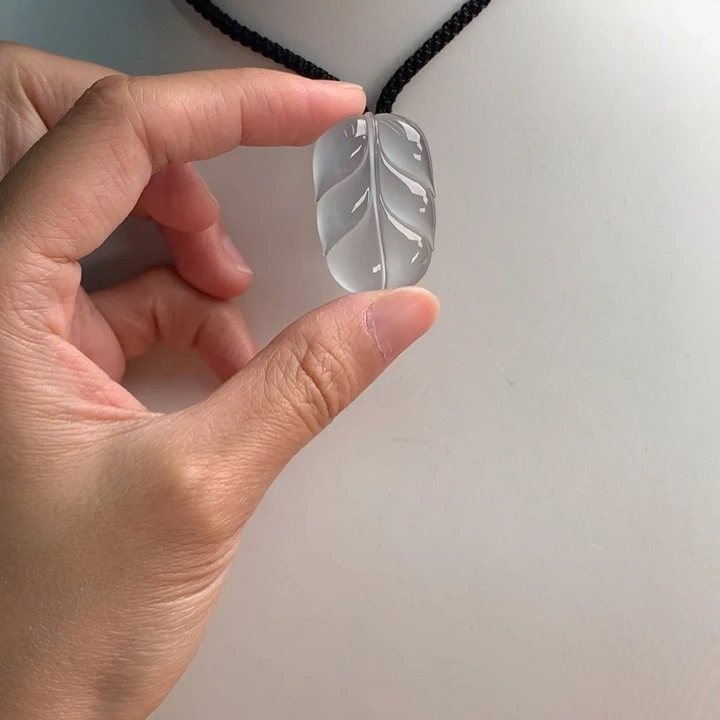 翡翠挂件未镶嵌…..