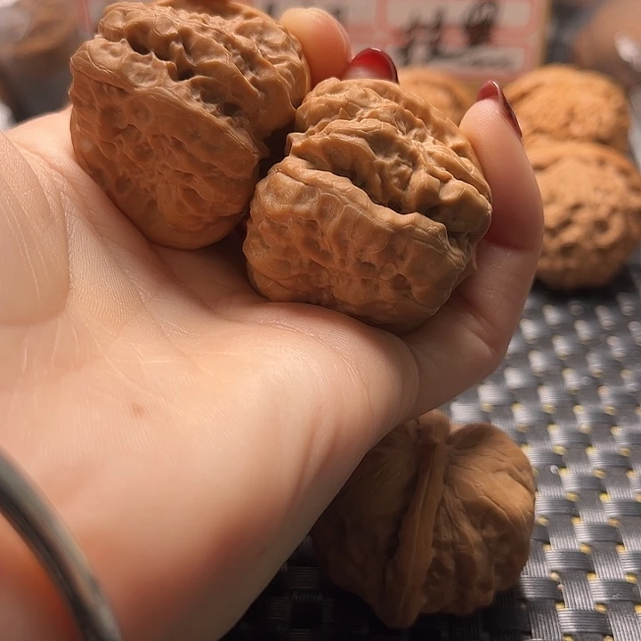 杨*甜文玩核桃把件40开背蛙