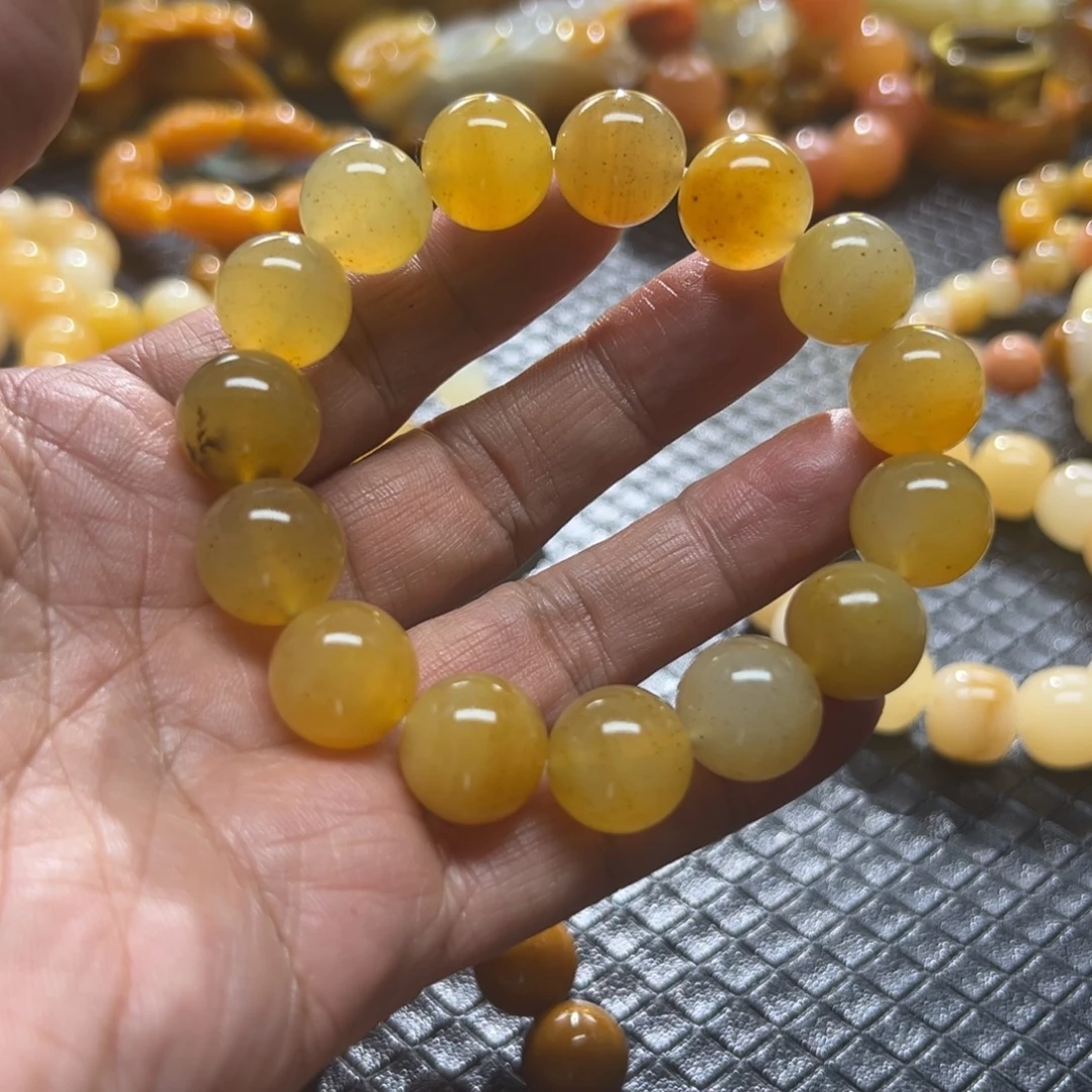 石英质玉未镶嵌颈饰