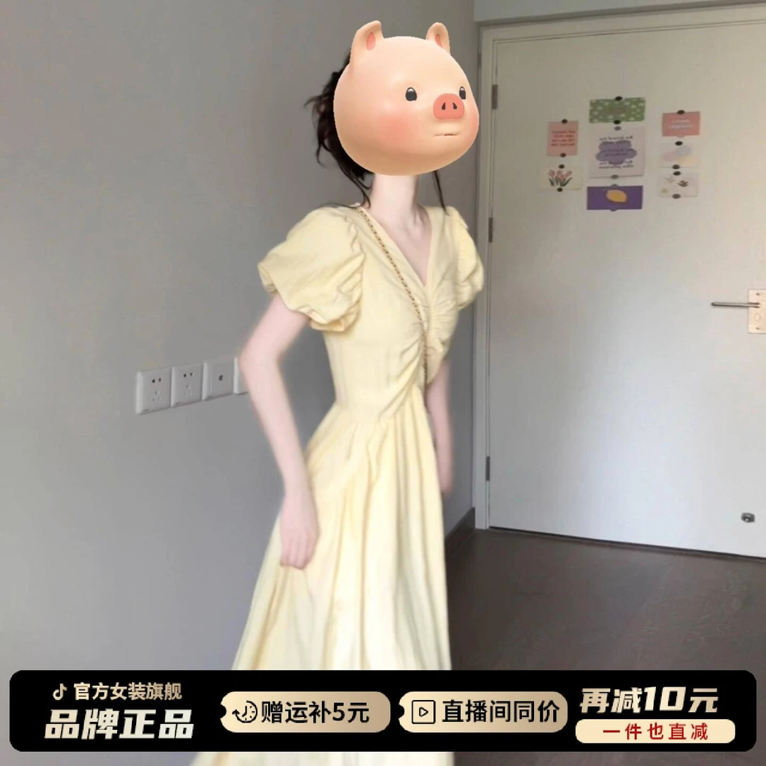 法式气质V领泡泡袖黄色连衣裙子女夏季2026新款褶皱掐腰显瘦长裙