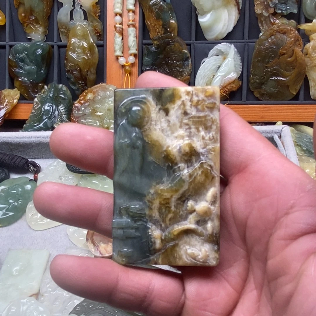 夫***。蛇纹石玉未镶嵌颈饰