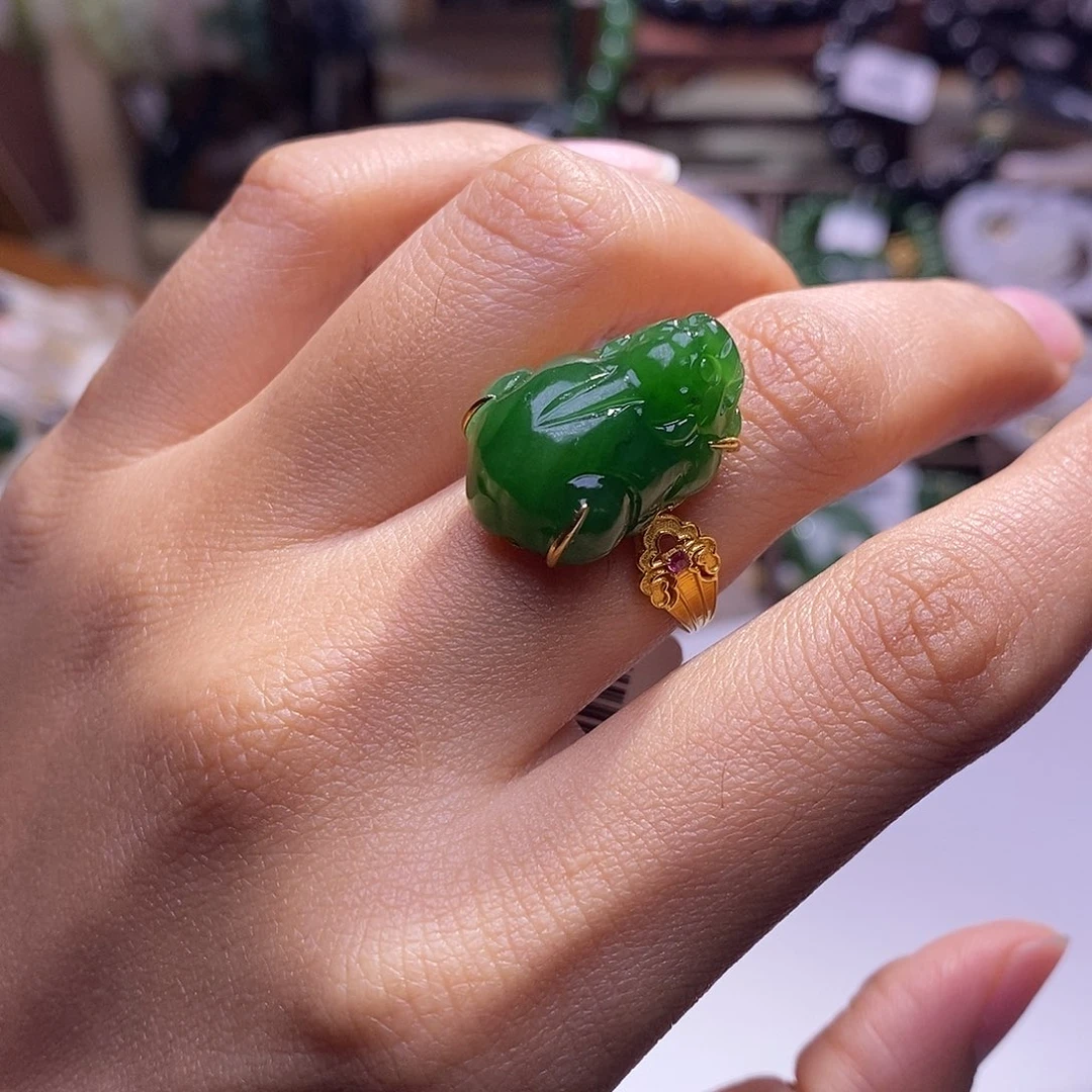 颈饰未镶嵌和田玉齐*毕业级老坑料碧玉金镶貔貅戒指