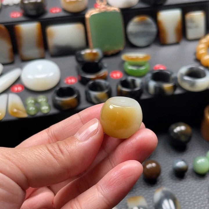 和田玉（糖玉）颈饰未镶嵌麦**菱