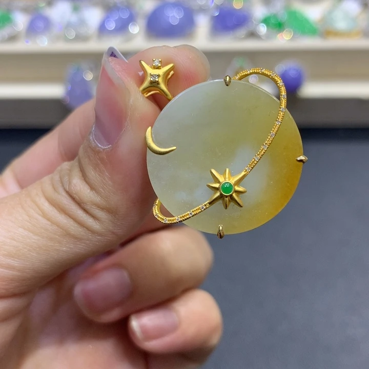 翡翠颈饰18K金镶嵌翡翠