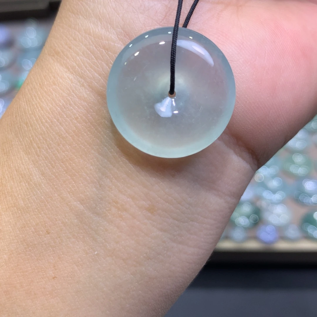 翡翠未镶嵌颈饰平安扣