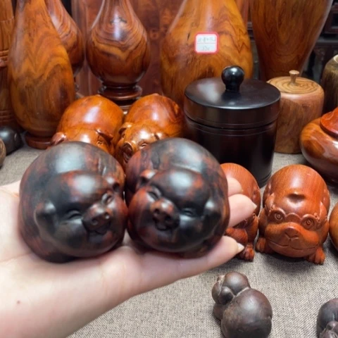 交趾黄檀（大红酸枝）否****1福猪一对