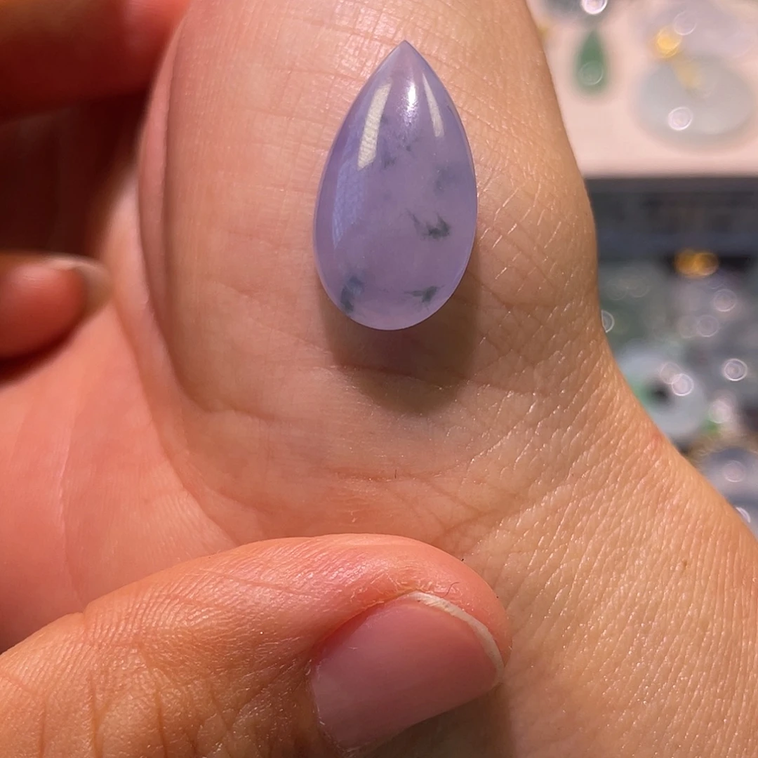 翡翠未镶嵌颈饰水滴