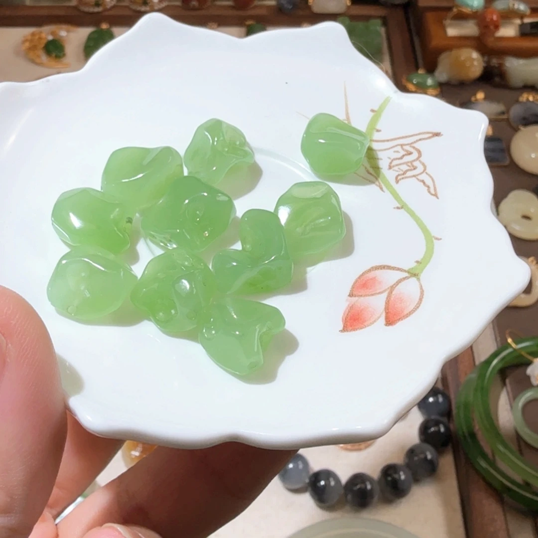 郑***饿和田玉（碧玉）未镶嵌手串