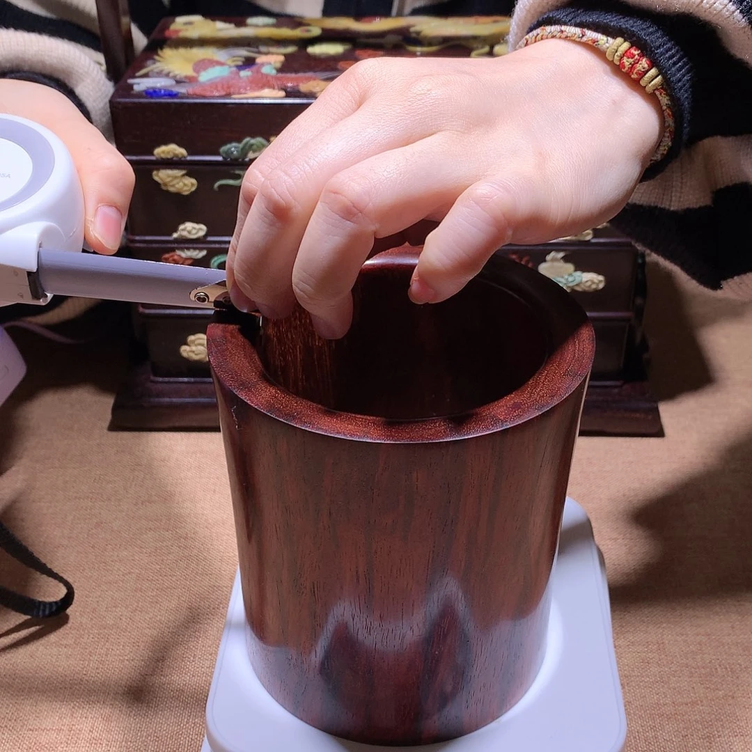 盖***虎紫檀木类端景台笔筒