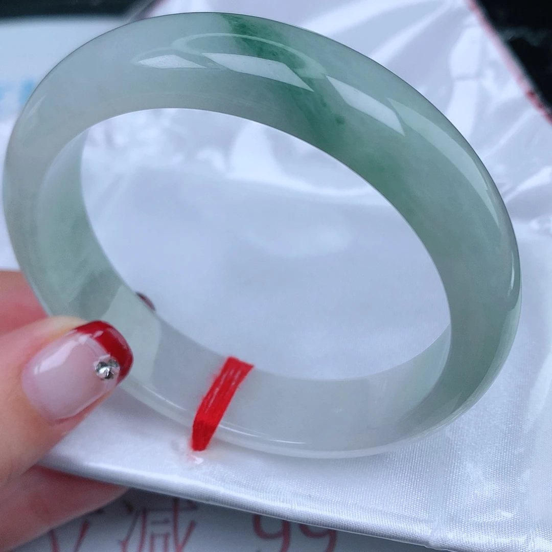 翡翠手镯未镶嵌天然