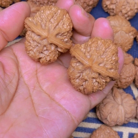 【闪购商品】文玩核桃吊坠千佛山40