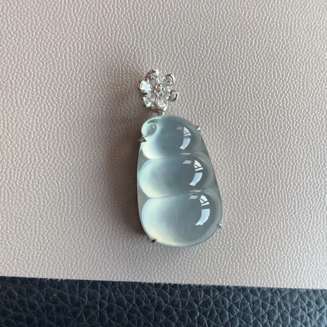 翡翠颈饰18K金镶嵌天然翡翠