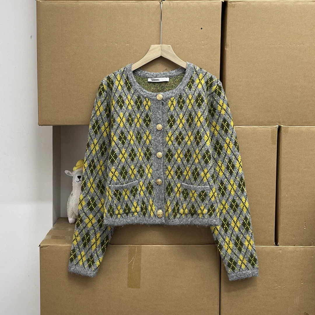 西班牙单！！撞色复古菱格纹提花圆领针织开衫软糯绒感毛衣女冬季