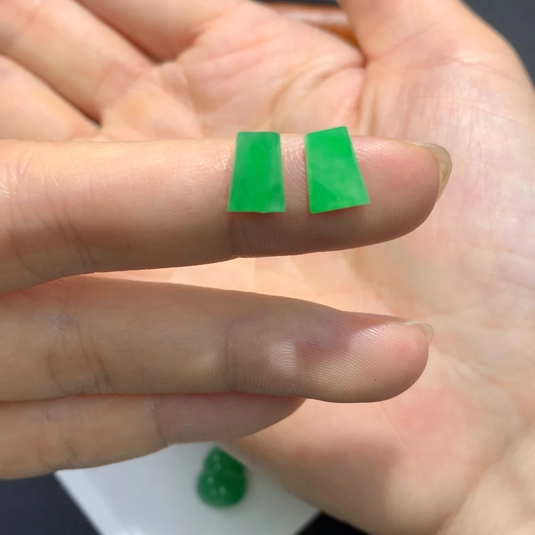 翡翠裸石翡翠无事牌