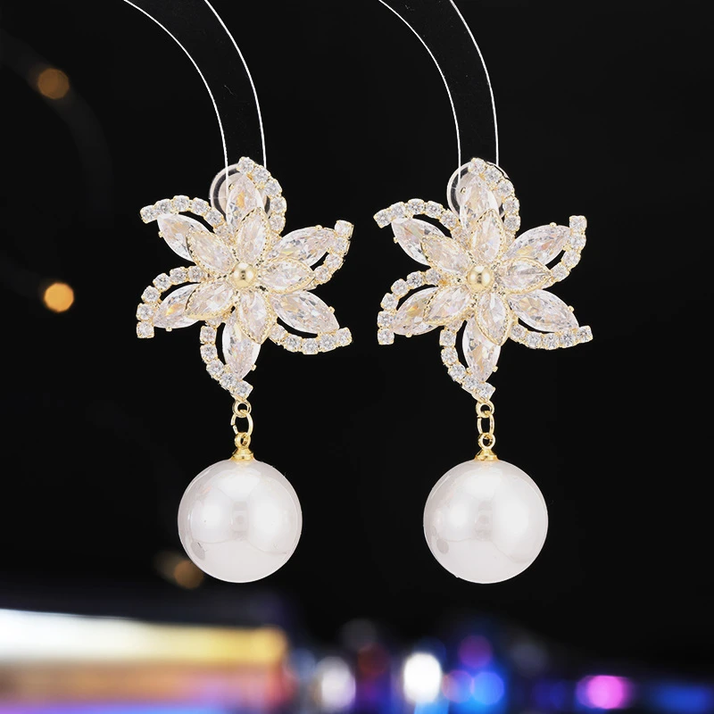 铜合金锆石耳饰 570新年款高级感花朵超闪风车百搭创意新娘耳饰女