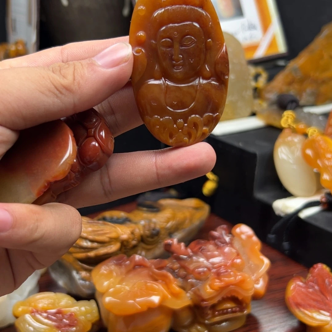 未镶嵌石英质玉（黄龙玉）黄龙玉