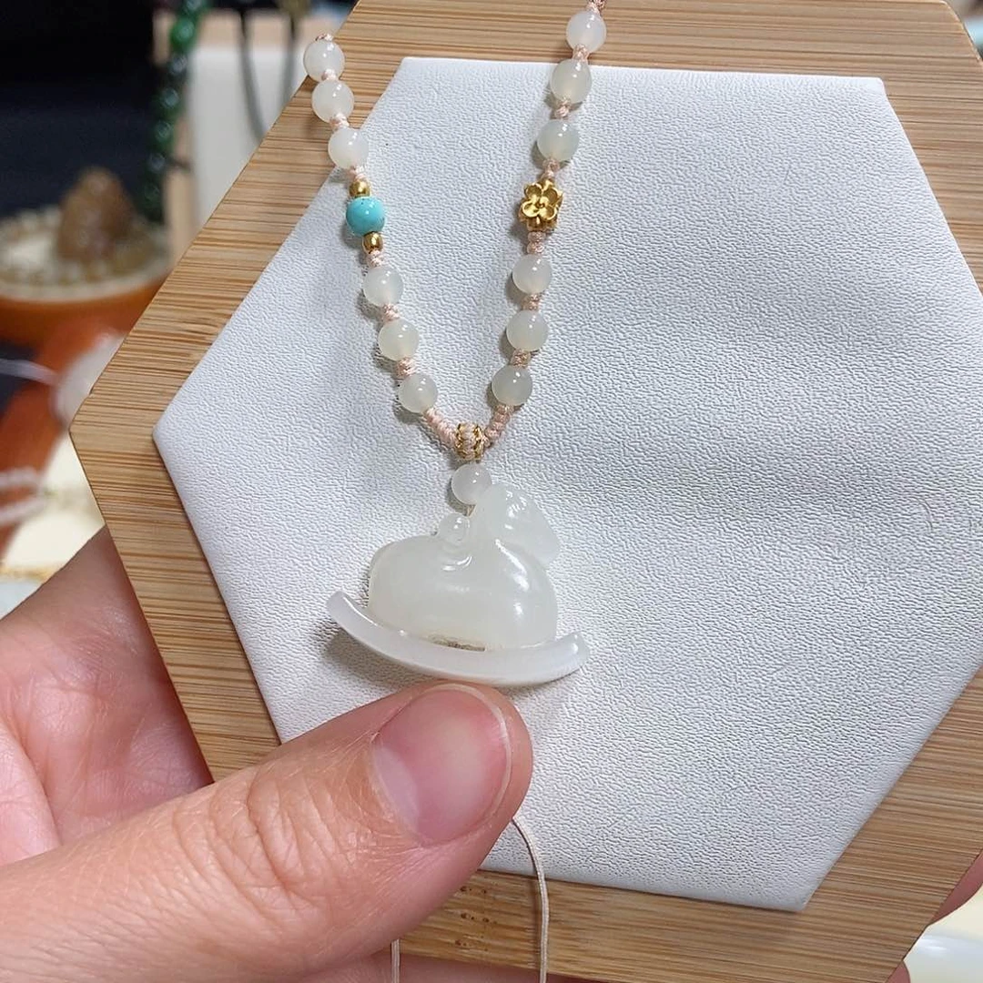 和田玉颈饰未镶嵌