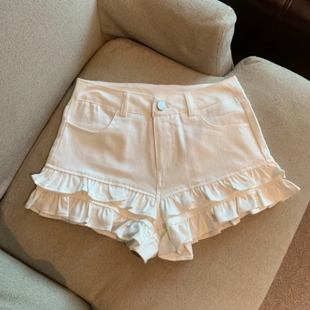 双层波浪牛仔短裤裤子薄款休闲白色女夏季新款卷花边设计修身热裤