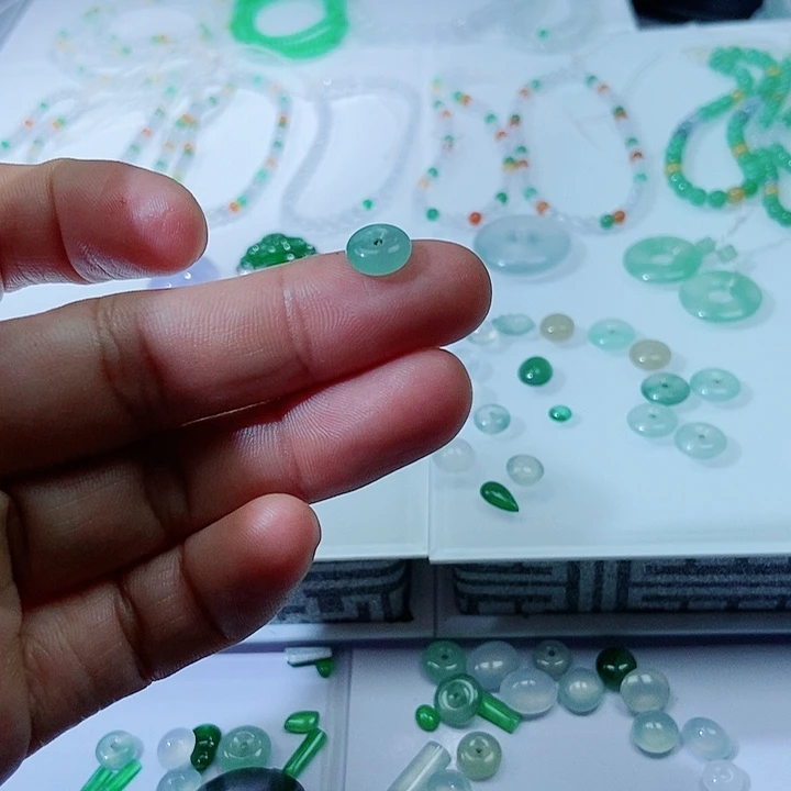 翡翠未镶嵌颈饰缅甸天然翡翠晴底扣