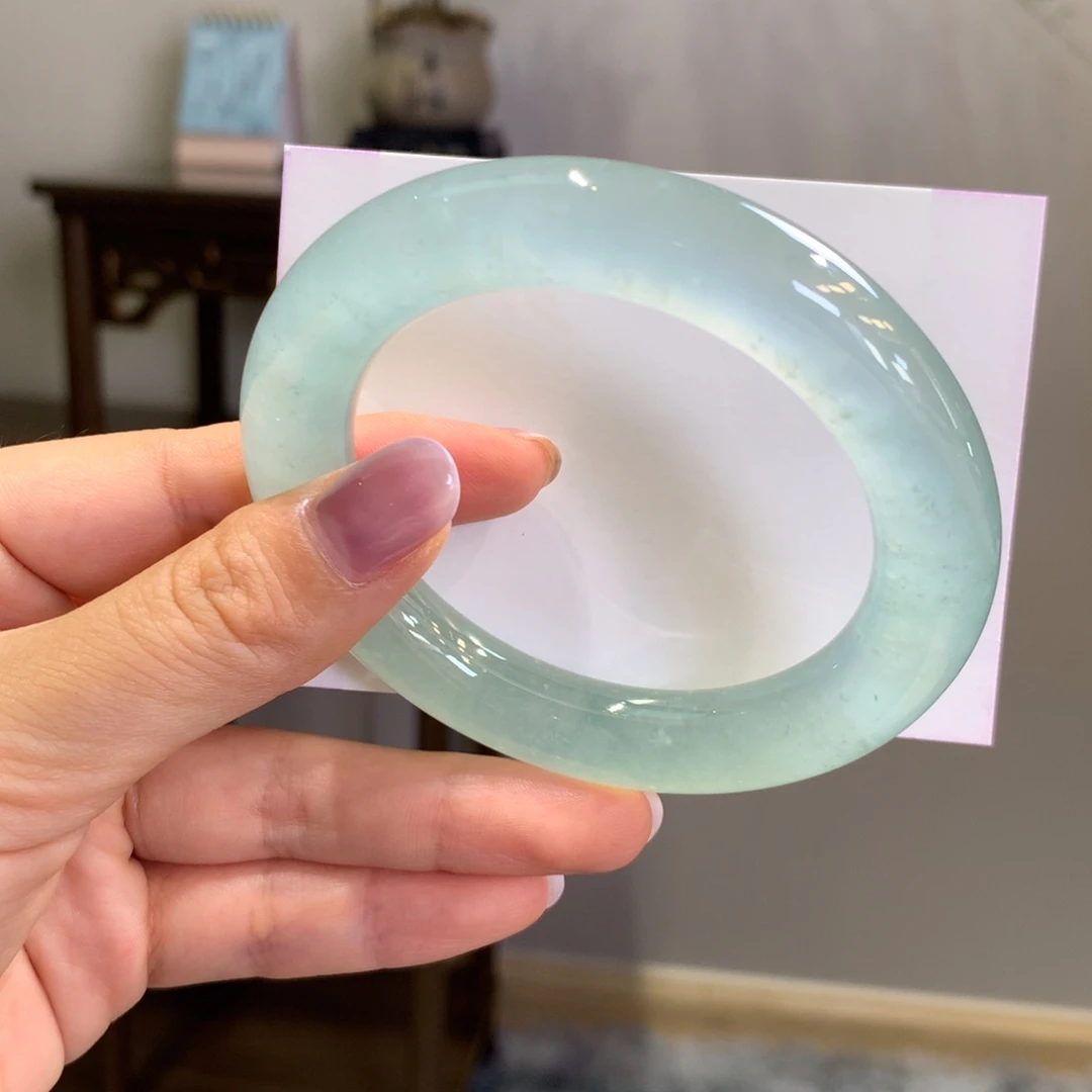 翡翠未镶嵌手镯湖水绿