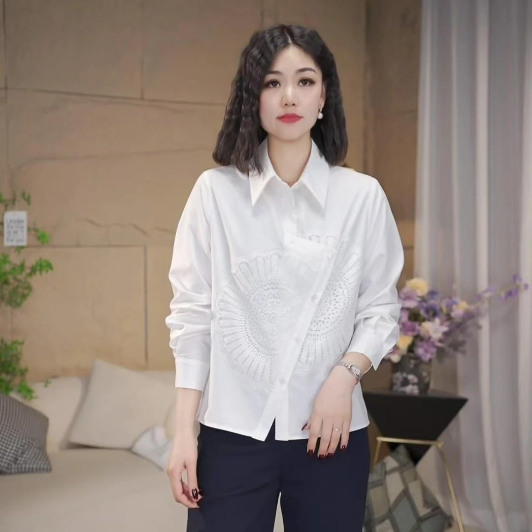 【依依推荐】25666春款不规则纽扣绣花边衬衫