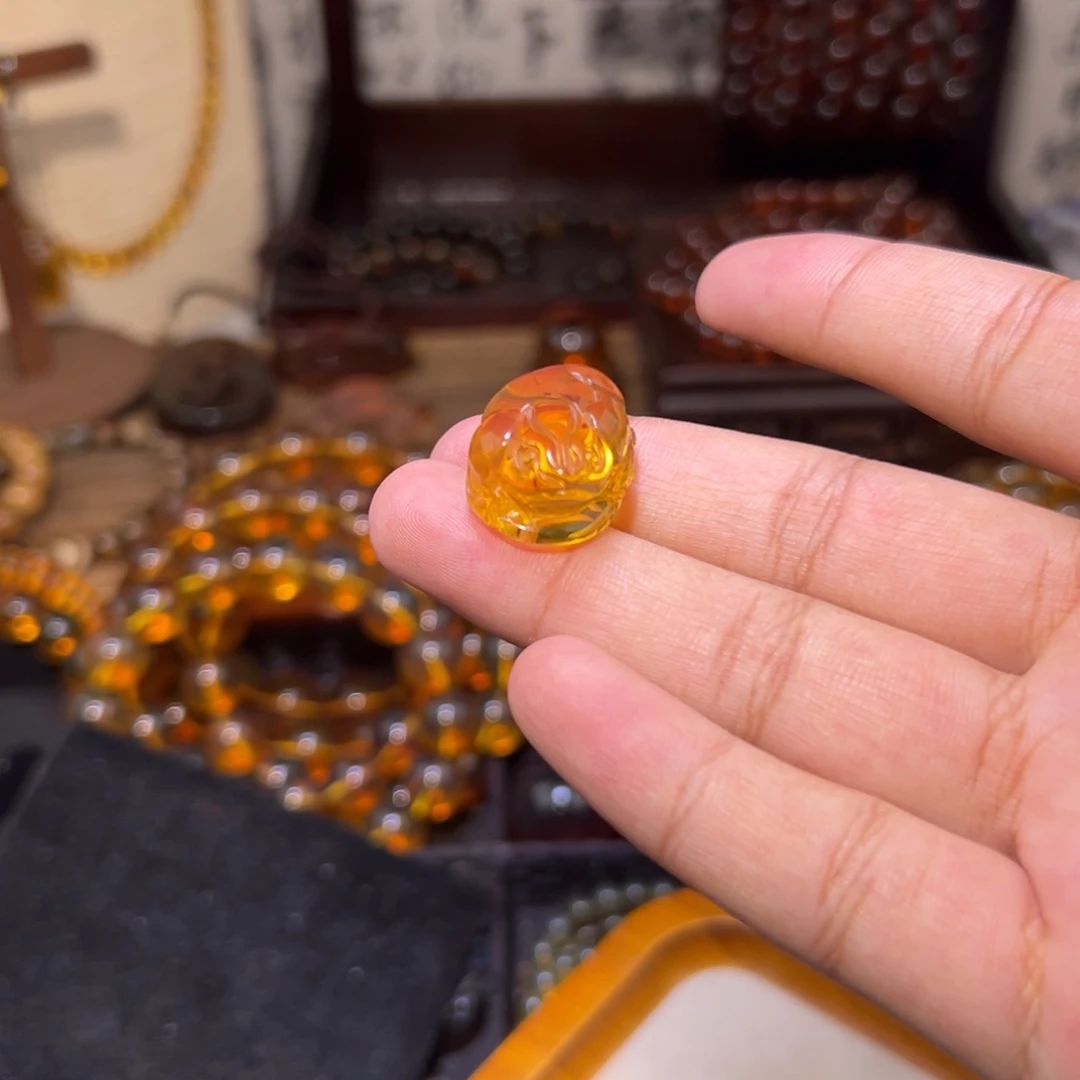 琥珀未镶嵌颈饰金蟾