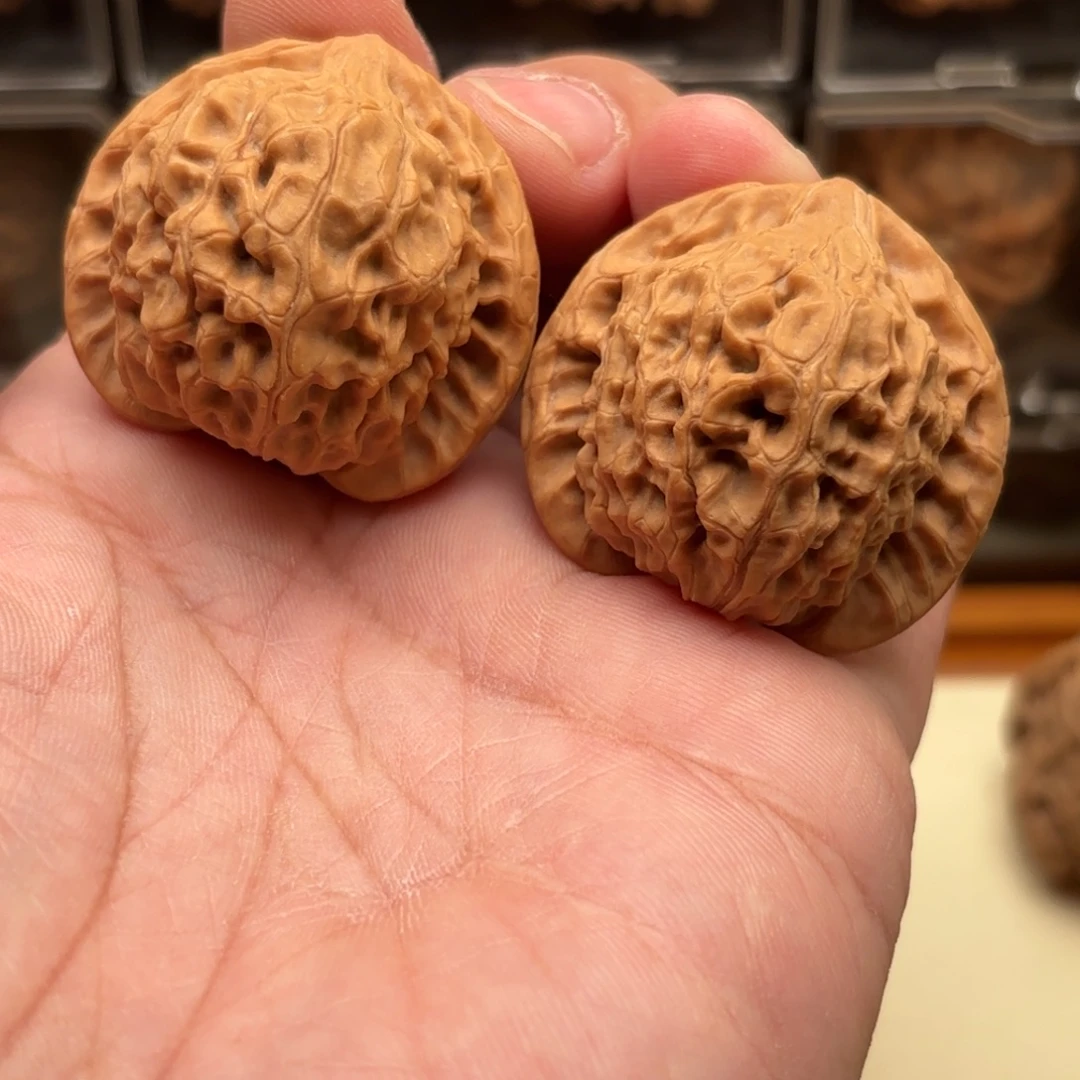 文玩核桃把件琉璃狮子头