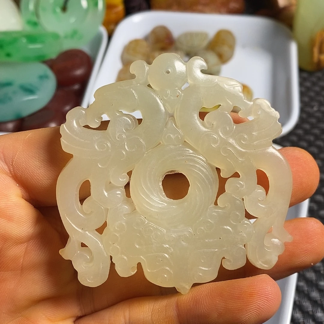 岫岩老玉（透闪石质玉）未镶嵌珠宝奇石