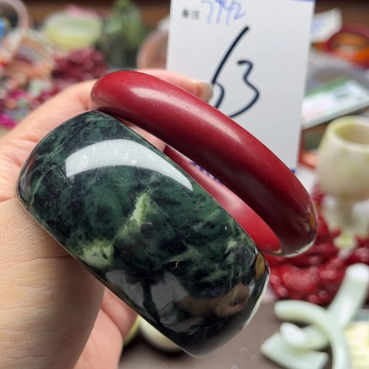 蛇纹石玉手镯未镶嵌