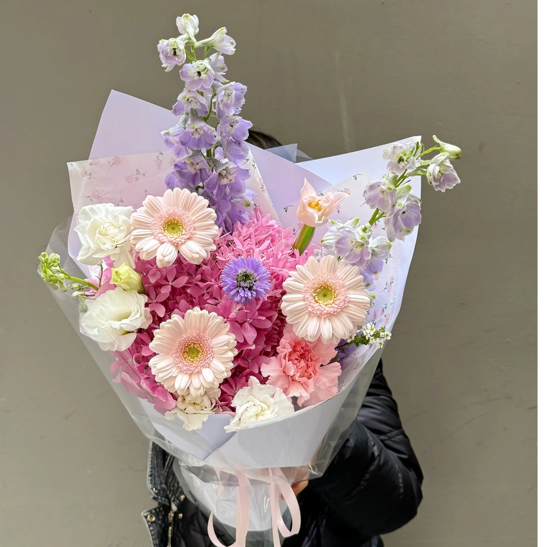 情人节【浪漫如初】绣球+迷你弗朗康乃馨大飞燕郁金香混搭花束
