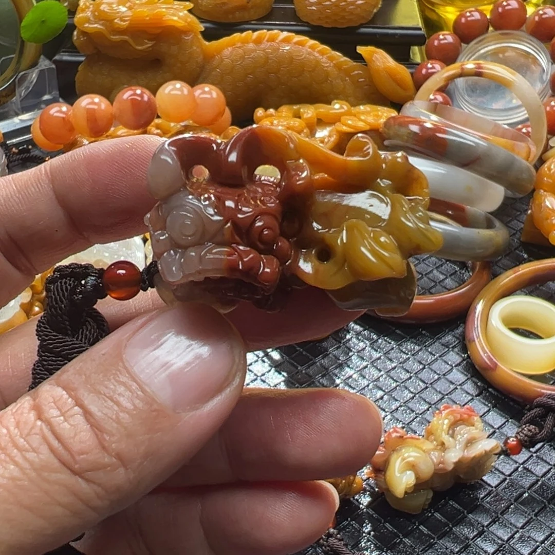 石英质玉未镶嵌颈饰