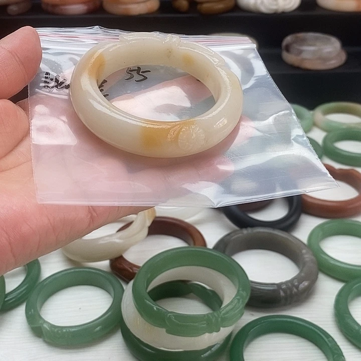 石英岩玉手镯未镶嵌