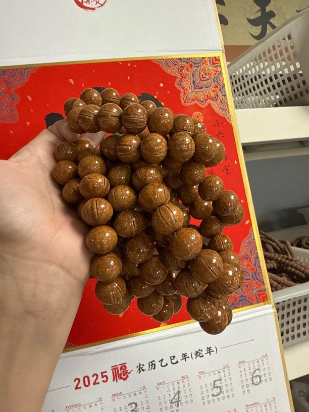 Z15红魔脑纹桃核手串18左右