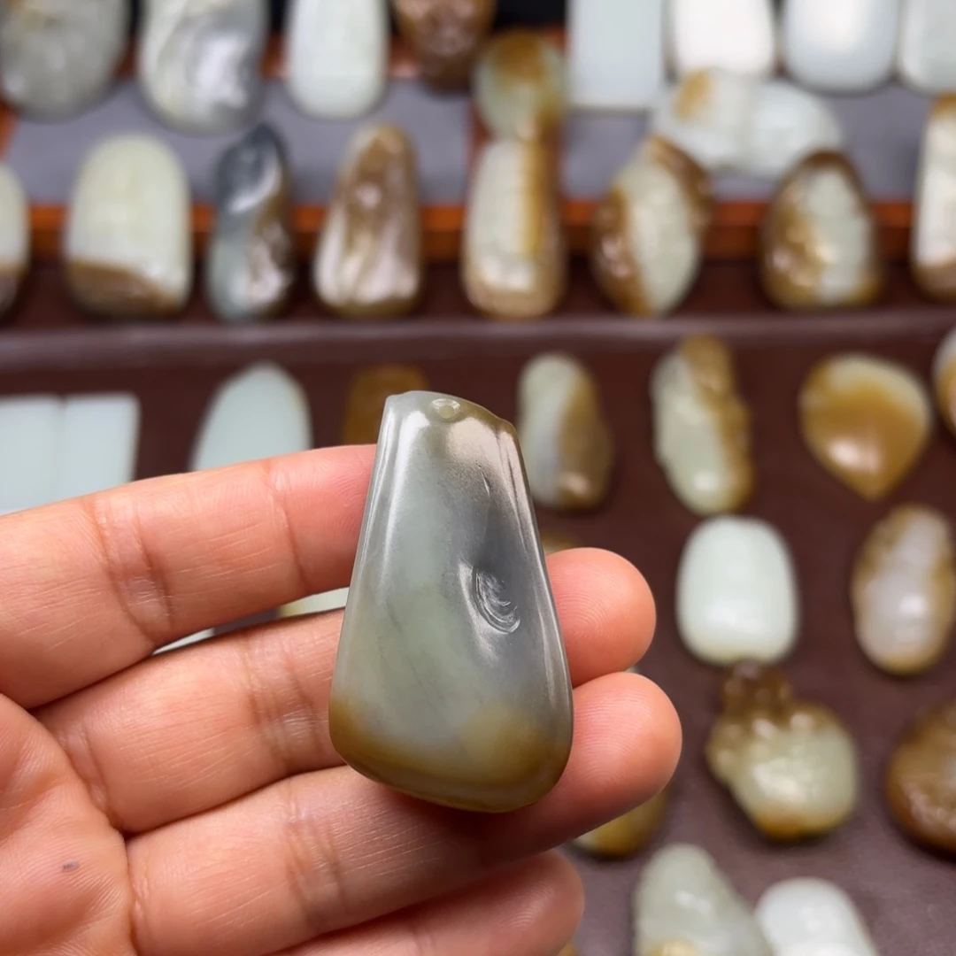 和田玉（糖玉）颈饰未镶嵌