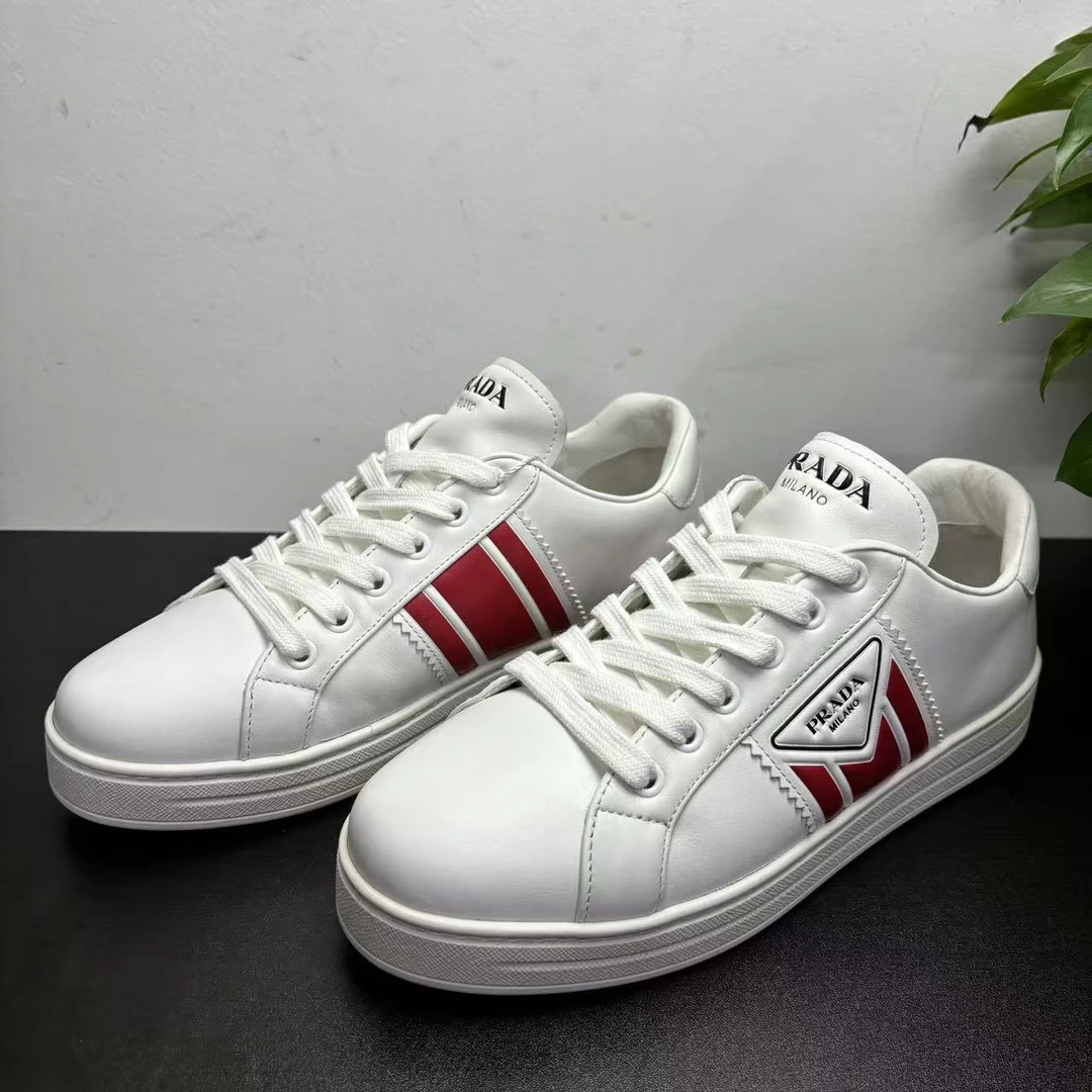 95新 Prada/普拉达 38欧码倒三角徽标经典板鞋时尚舒适