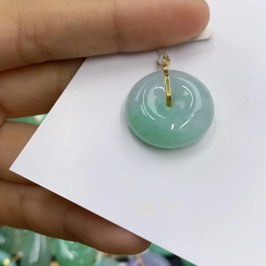 翡翠18K金镶嵌颈饰