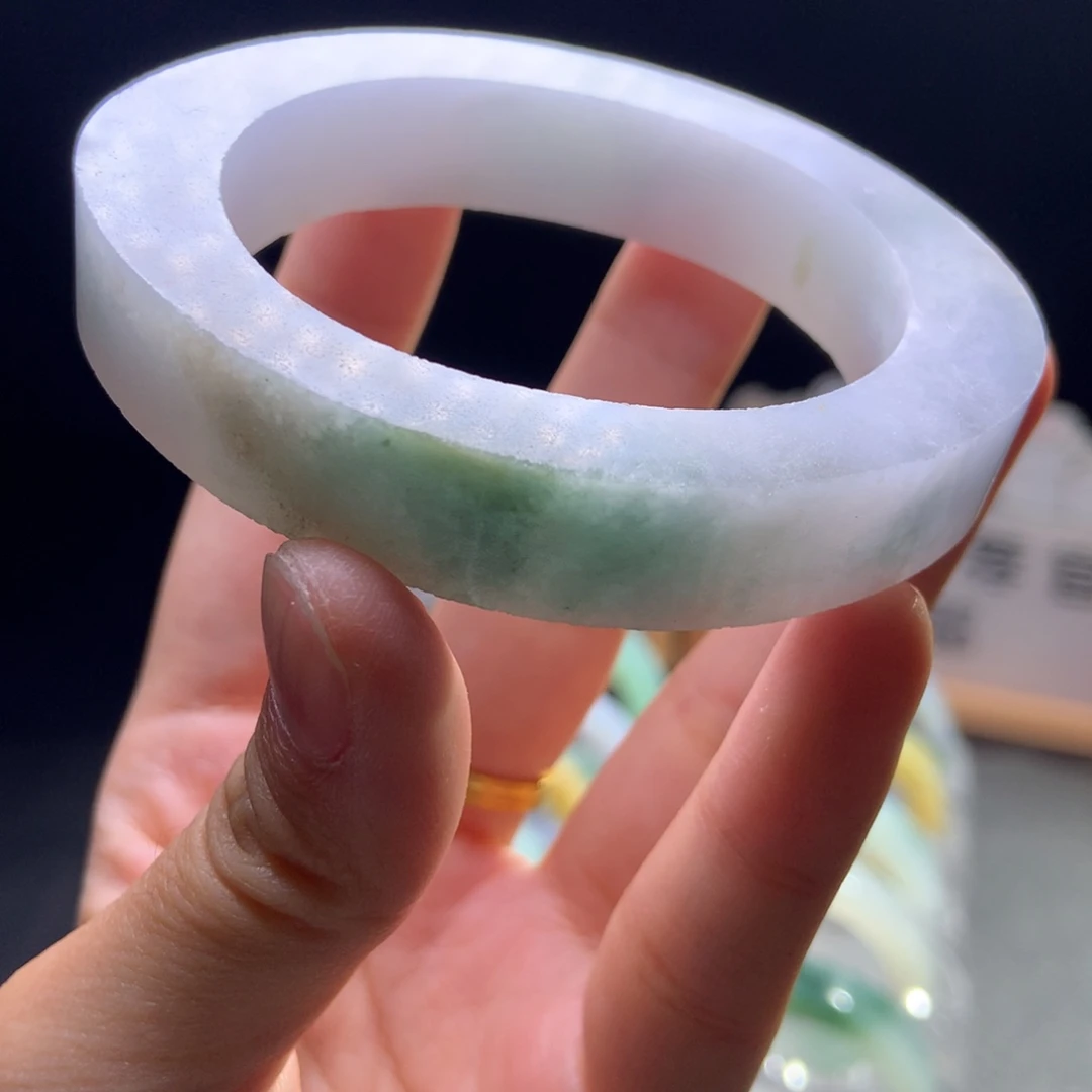 定制翡翠未镶嵌翡翠手镯