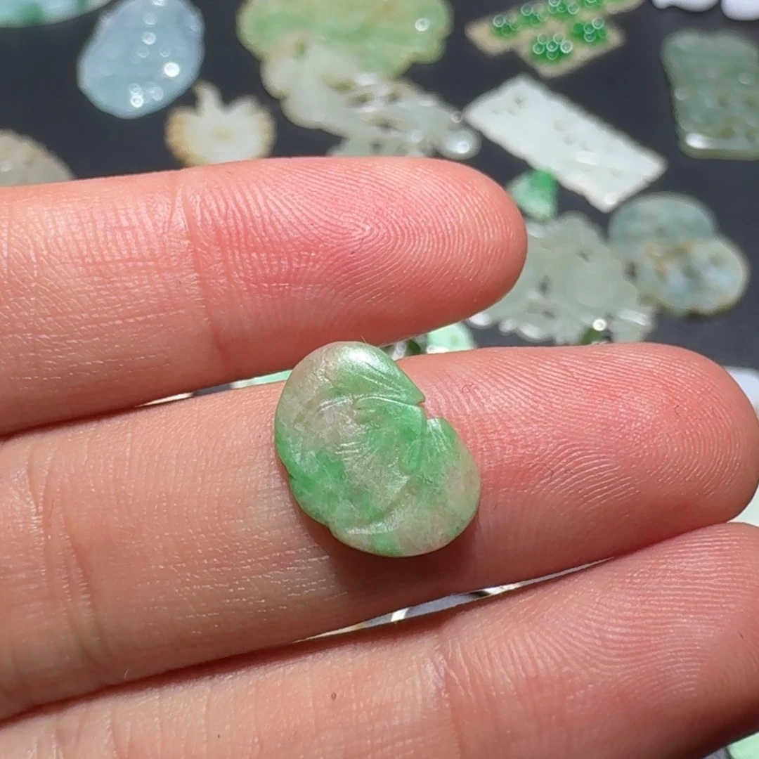 用***1颈饰未镶嵌翡翠111