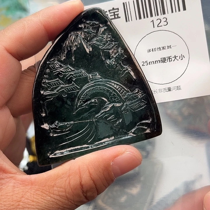 翡翠未镶嵌颈饰挂件