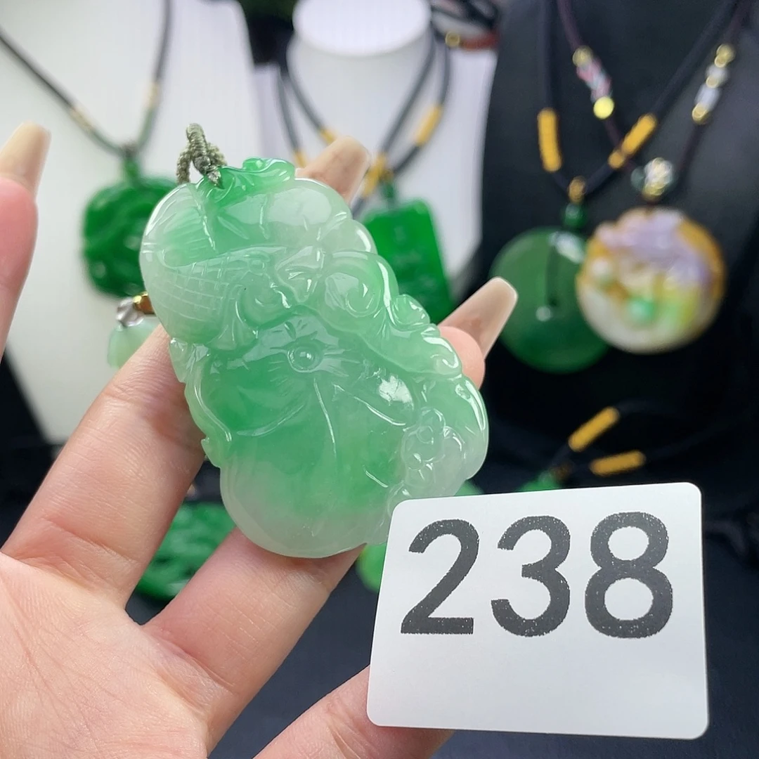翡翠未镶嵌吊坠(赠链)