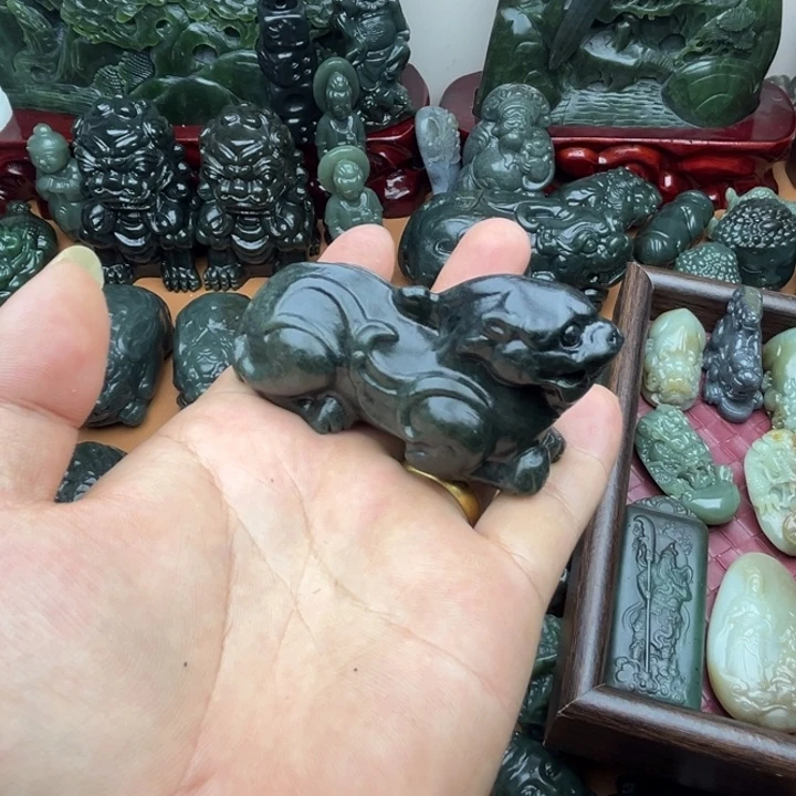 和田玉未镶嵌把件