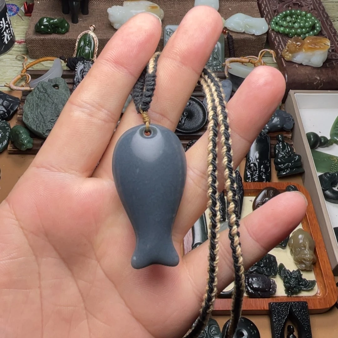 和田玉未镶嵌把件