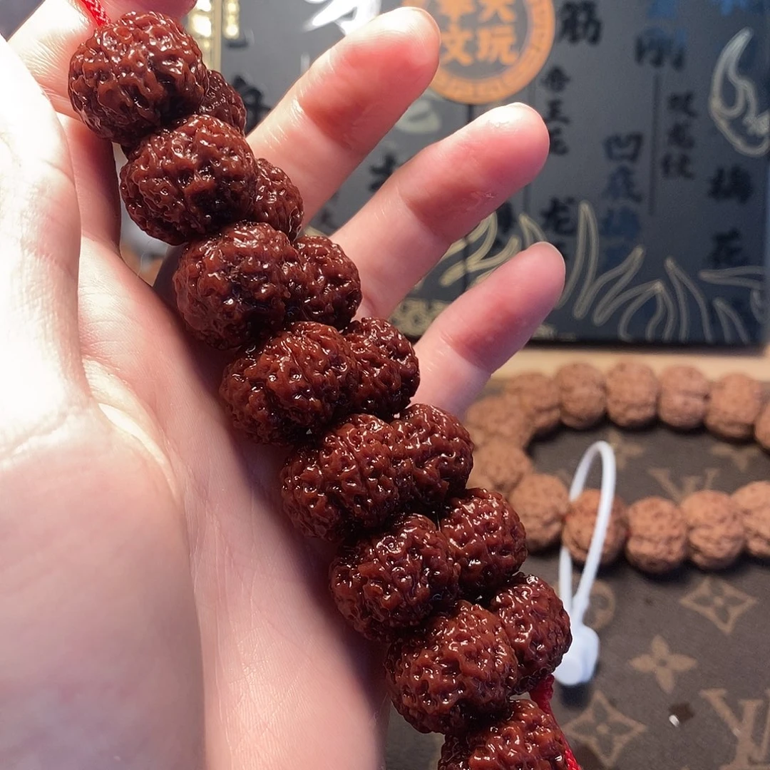 金刚菩提手串19细纹蜂王梅花超头（尾部有断，介意勿拍）